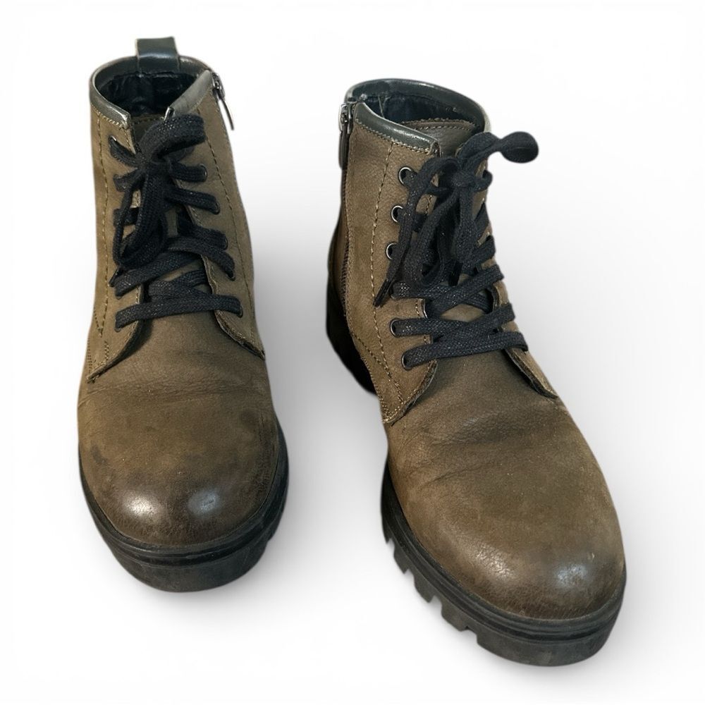 Scoo Green Leather Lace Up Ankle Boots Size 7.5 Lug Sole edgy indie combat boots